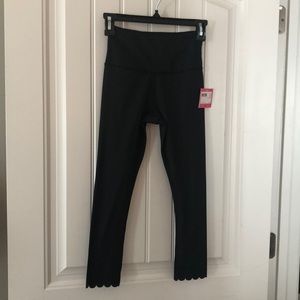 Kat’s Spade Scallop Crop Leggings- NEW w/Tags XXS